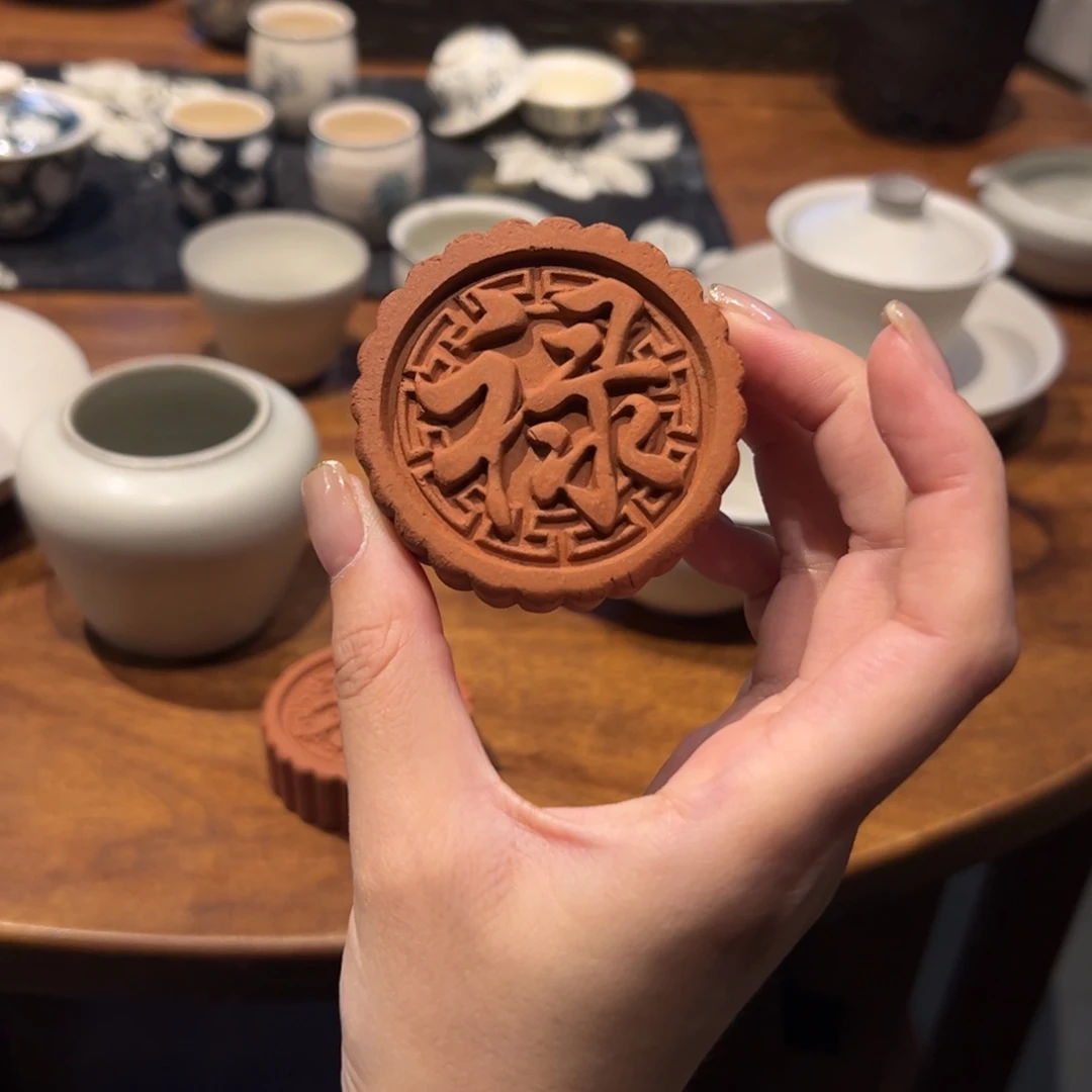瓷片陶瓷。      陶瓷。