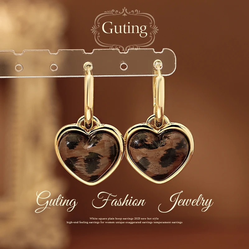 铜合金耳饰 22340咖色爱心耳钉女独特漂亮耳环轻奢高级感气质耳饰