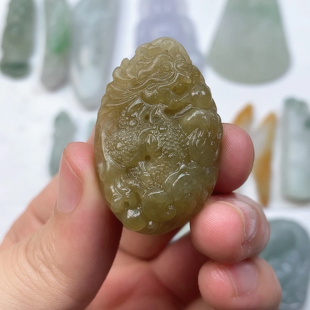 定制翡翠未镶嵌龙