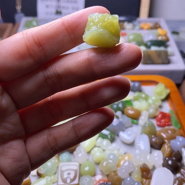 小***.和田玉未镶嵌手链