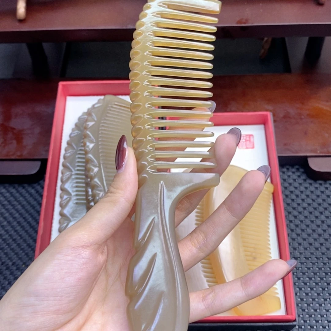 纯手工制作纯牛角梳子