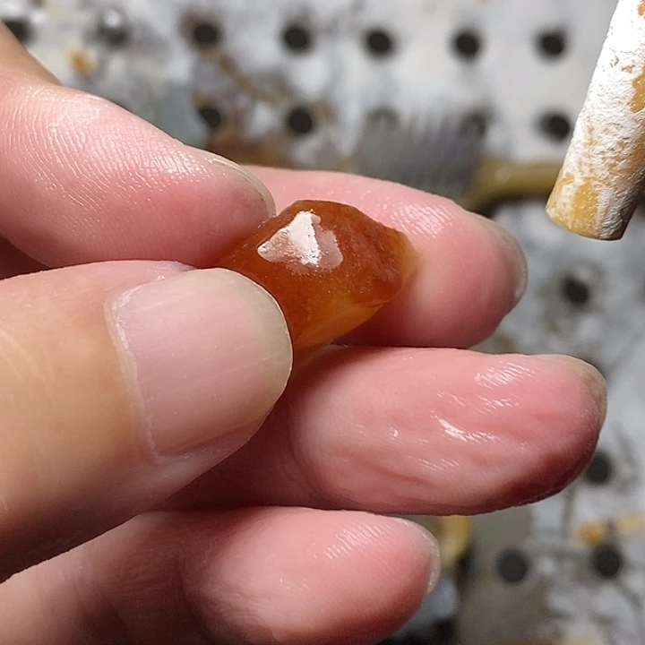 翡翠未镶嵌颈饰边料