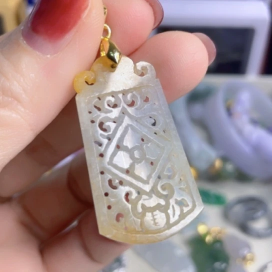 翡翠未镶嵌颈饰四叶草花牌