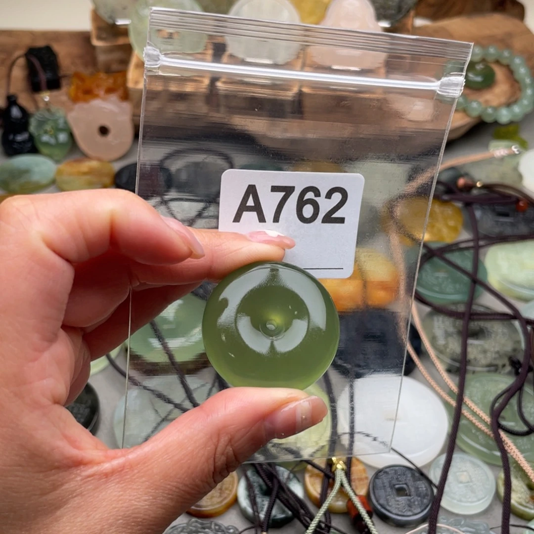 機***蛇蛇纹石玉未镶嵌颈饰