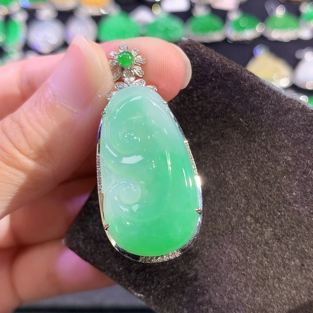 翡翠18K金镶嵌吊坠(赠链)