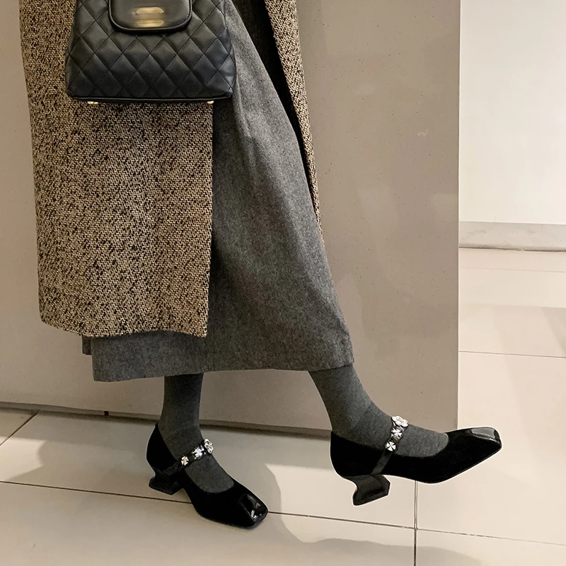 春夏法式复古时尚百搭气质方头粗跟以一字式水钻彰显你的气质皮带