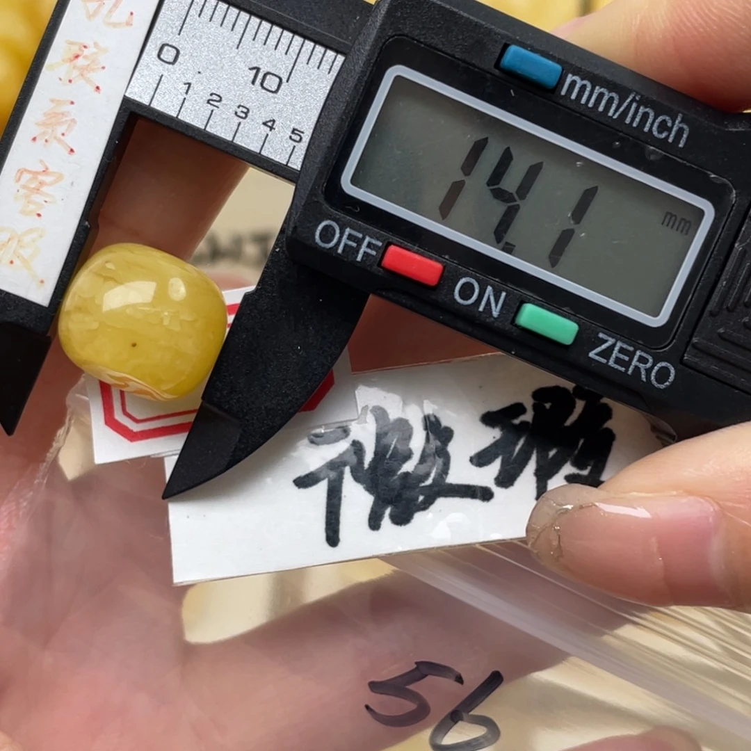 蜜蜡裸石未镶嵌h***ē大瑕