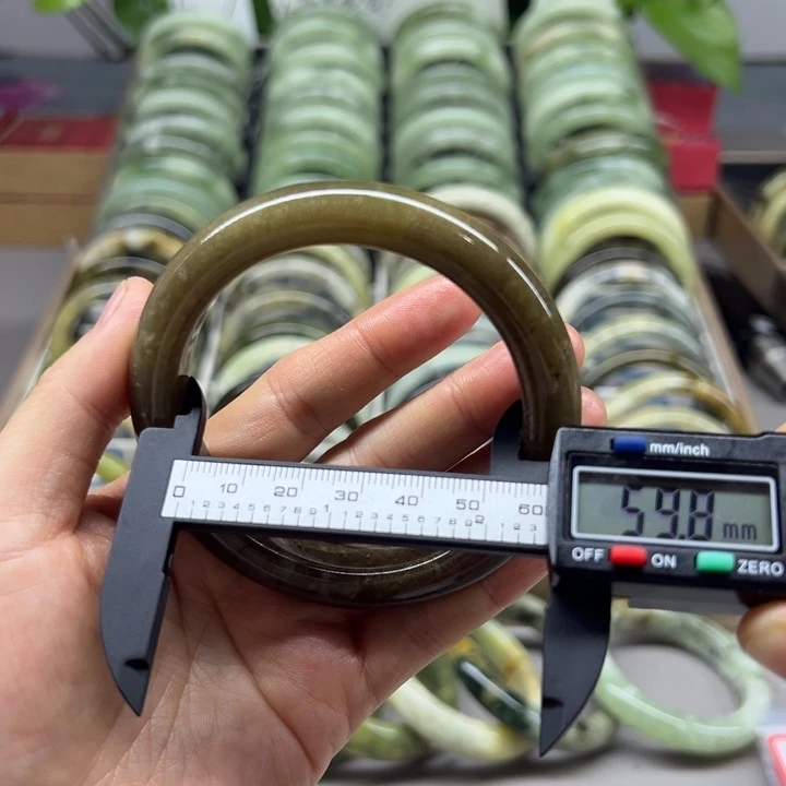 蛇纹石玉未镶嵌手镯5