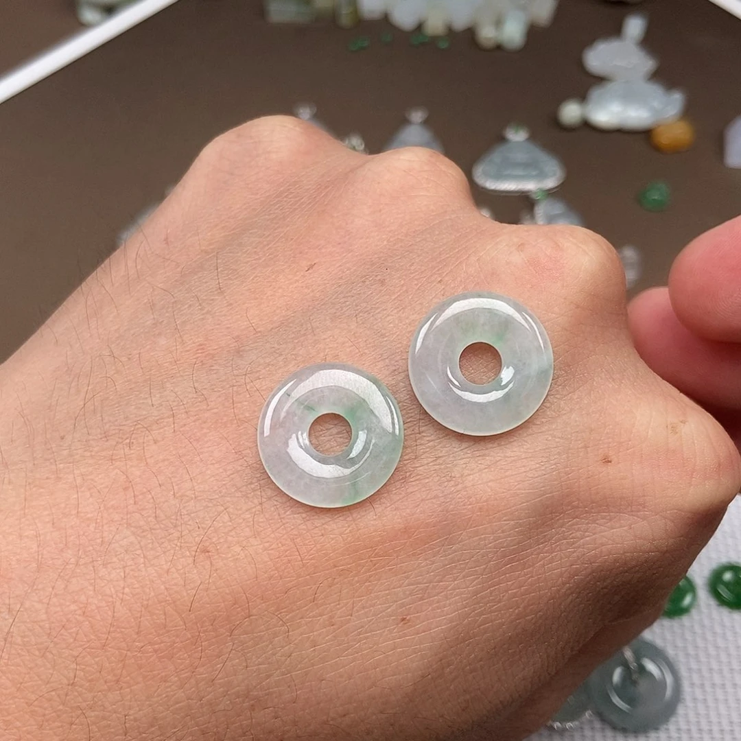 翡翠未镶嵌颈饰甜甜圈