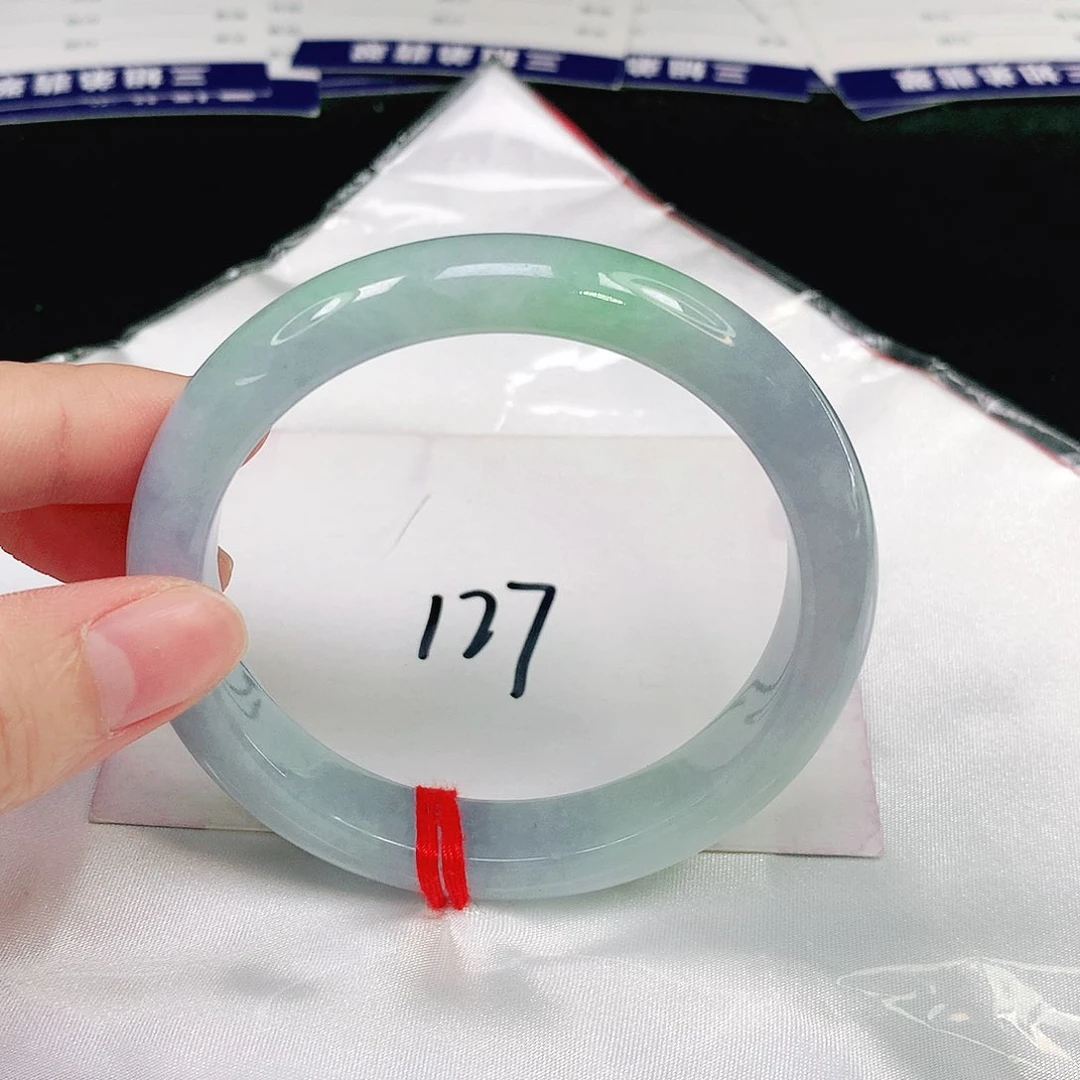 翡翠手镯未镶嵌翡翠手镯未镶嵌