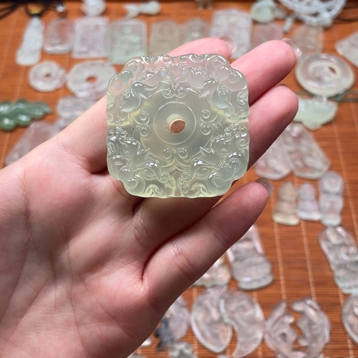 阿***）未镶嵌蛇纹石玉颈饰