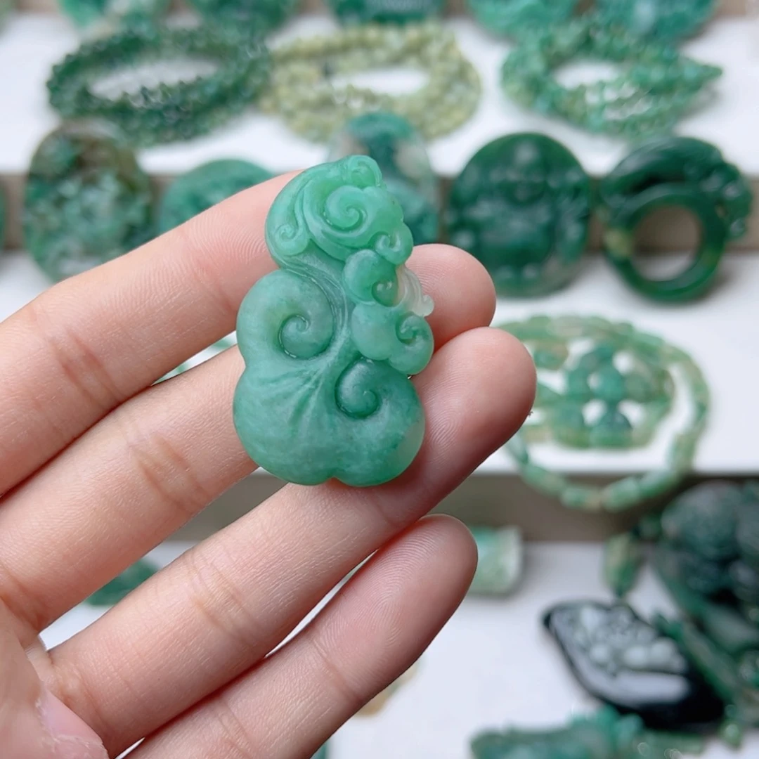 独山玉挂件定制抛光未镶嵌青*