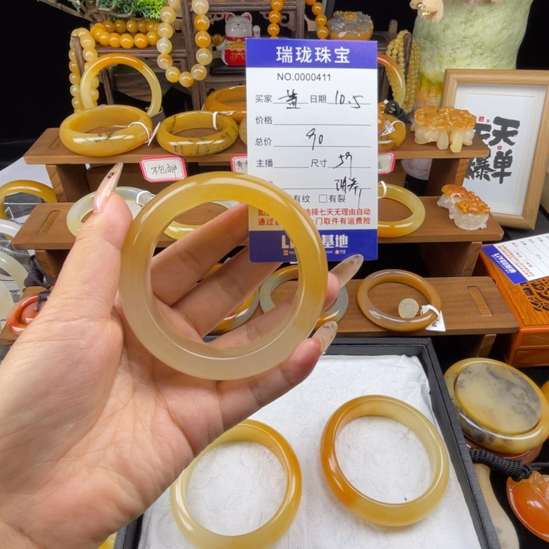 蔷****石英质玉（黄龙玉）未镶嵌手镯00411