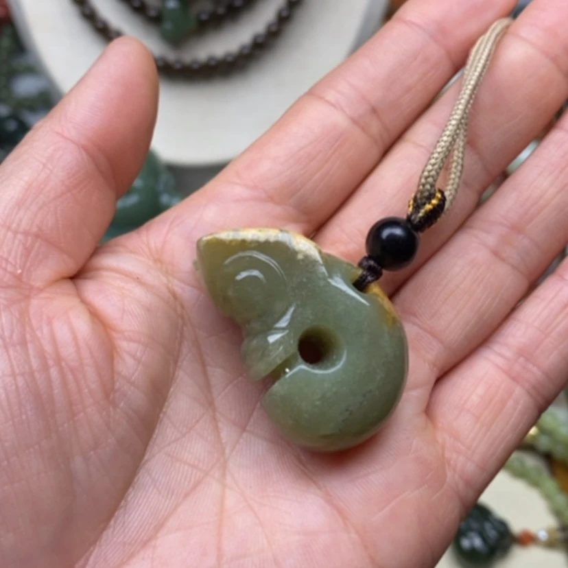 【闪购商品】未镶嵌岫岩河磨玉（透闪石质玉）挂件