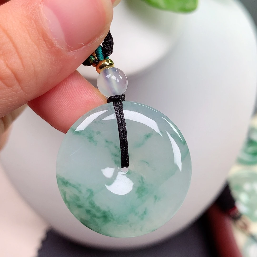 翡翠未镶嵌颈饰平安扣