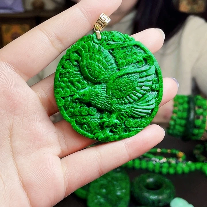 翡翠18K金镶嵌颈饰多样性