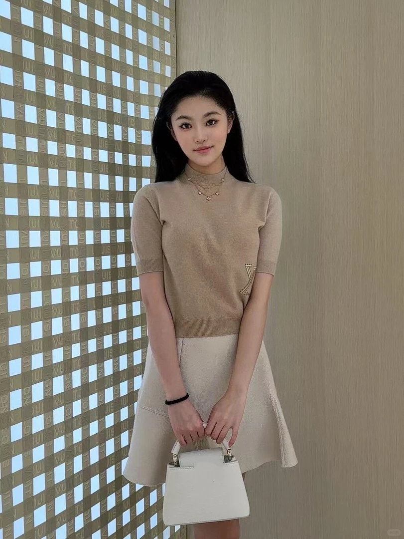 【CC】马户家新款简约百搭字母刺绣珠片针织上衣