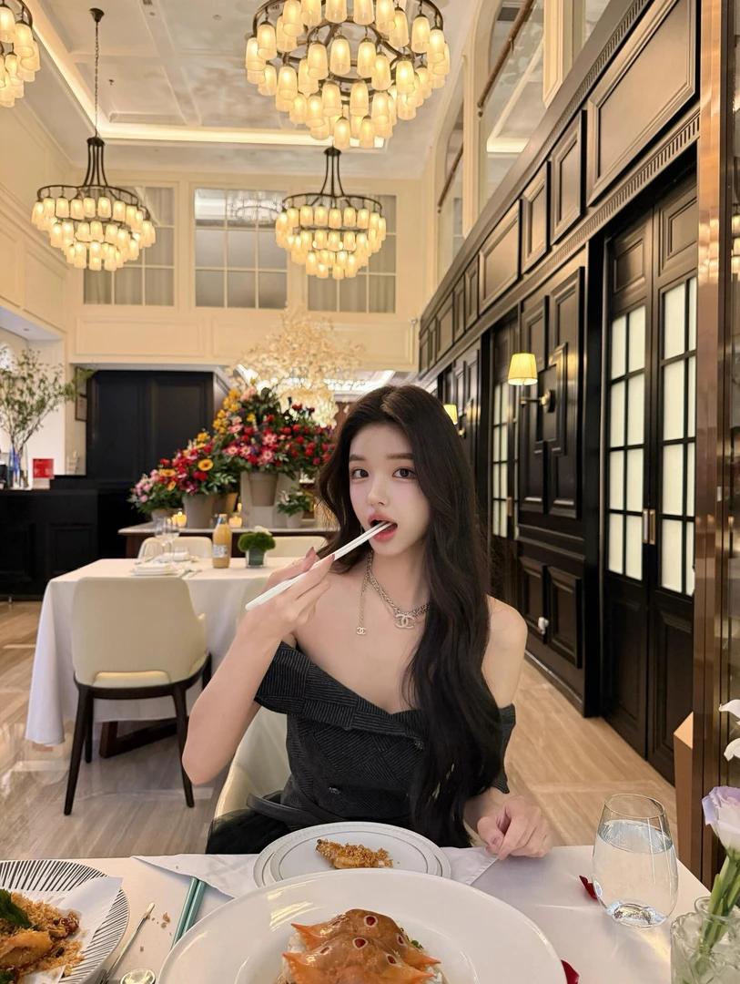 纯欲风辣妹性感一字肩抹胸上衣法式名媛风复古气质网纱半身裙套装