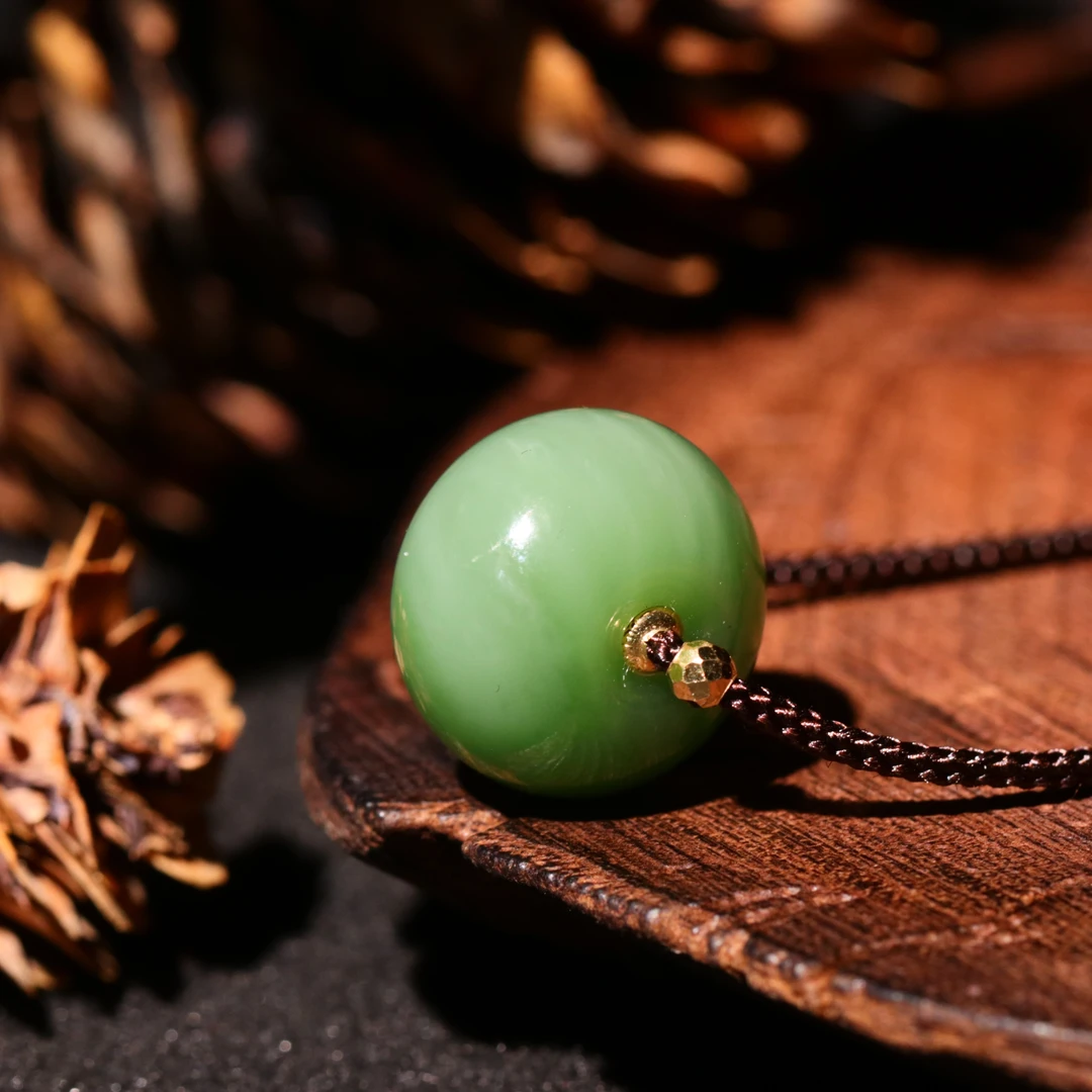 【泓贝珠宝-M270】18k金配饰和田玉碧玉猫眼苹果珠路路通吊坠