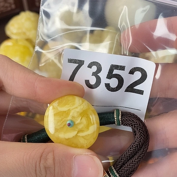 蜜蜡未镶嵌珠宝奇石