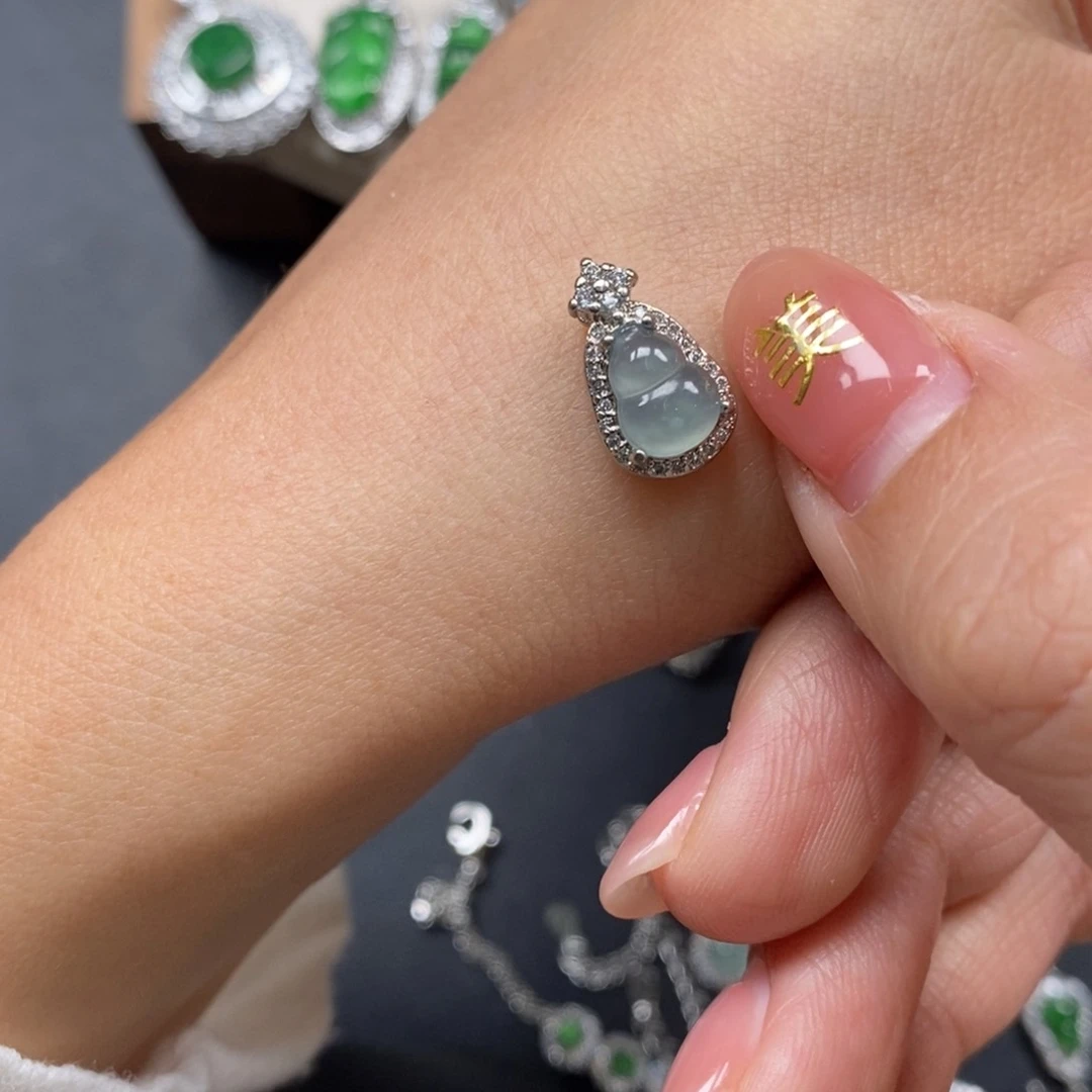 翡翠颈饰未镶嵌翡翠