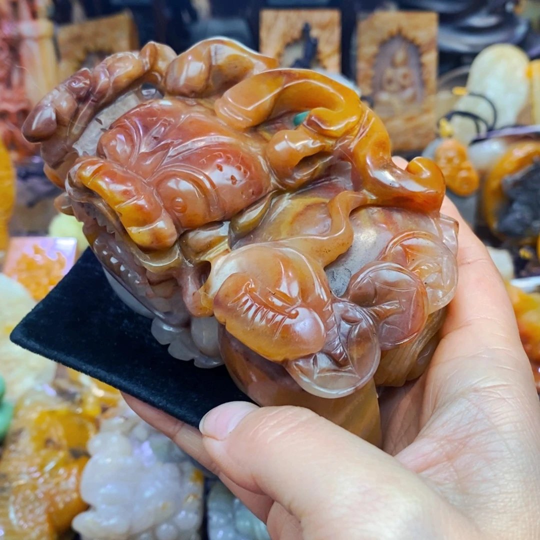 未镶嵌石英质玉（黄龙玉）颈饰