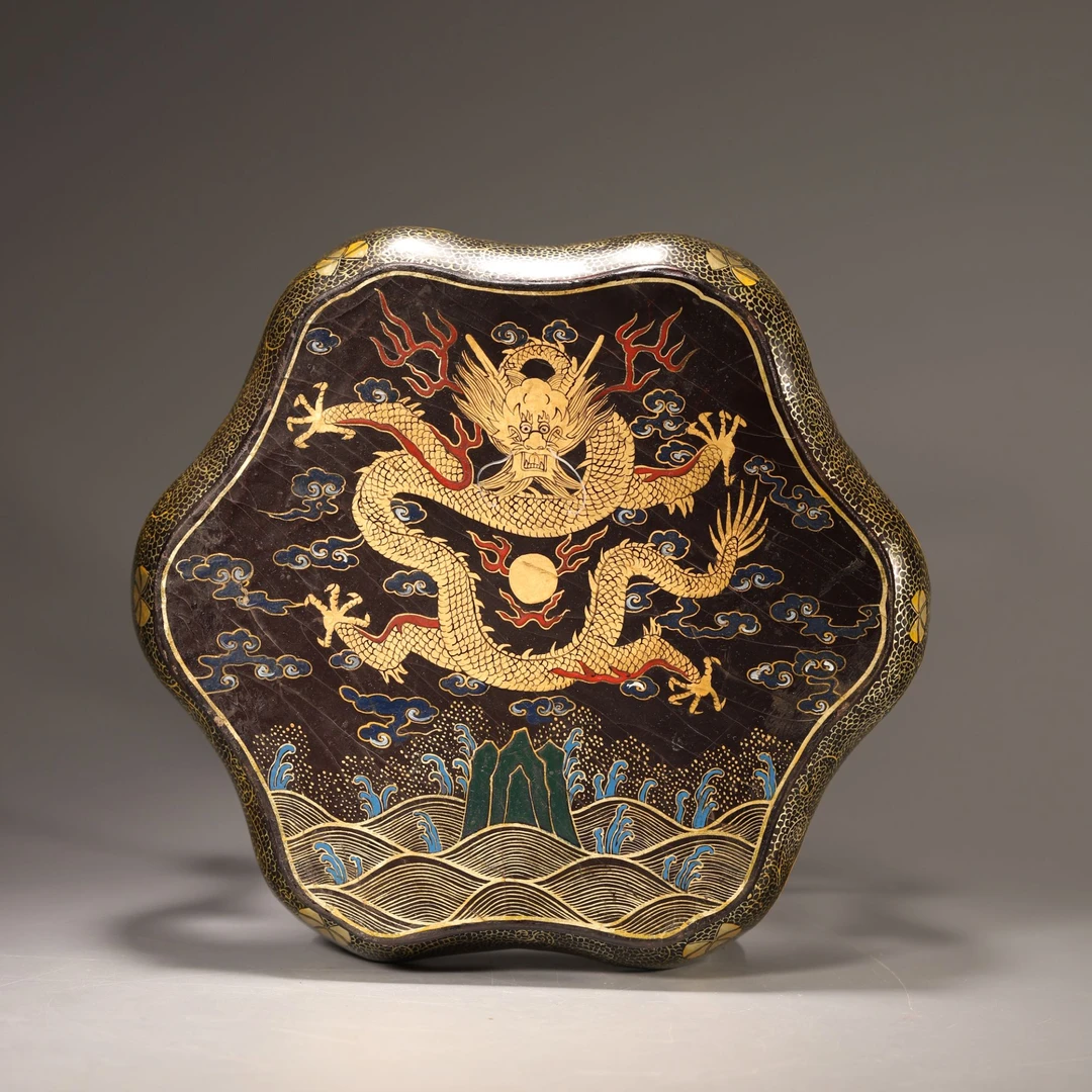 HY24 清代 黑漆描金云龙纹海棠几