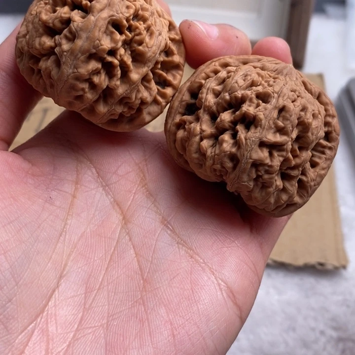 文玩核桃吊坠随*粗筋