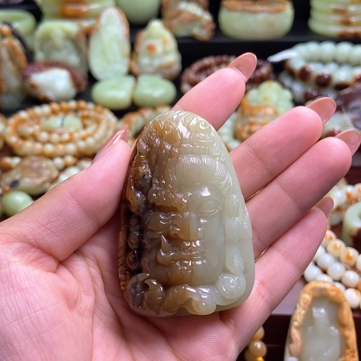 未镶嵌岫岩河磨玉（透闪石质玉）挂件