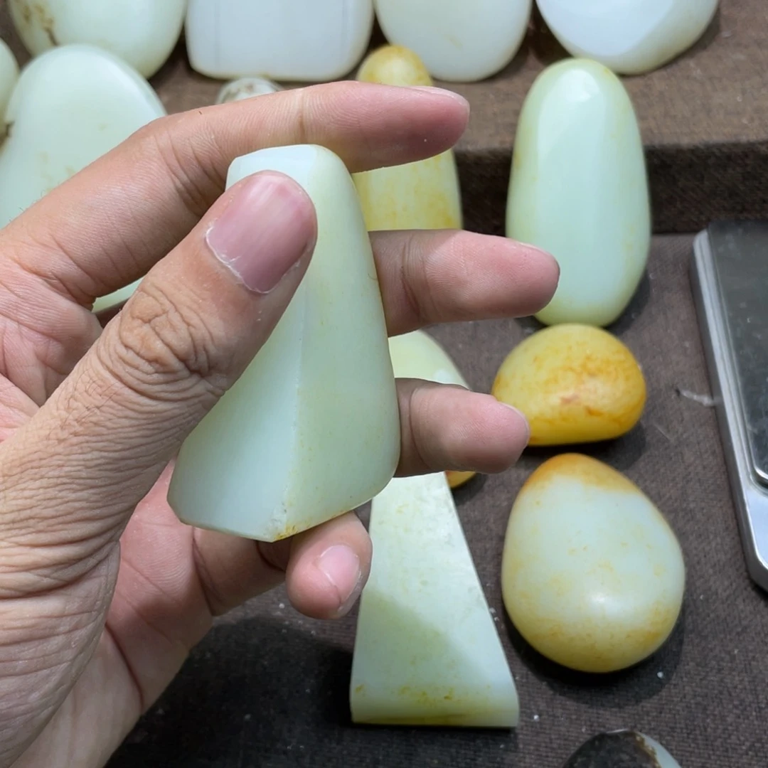 和田玉未镶嵌定制和田玉多*