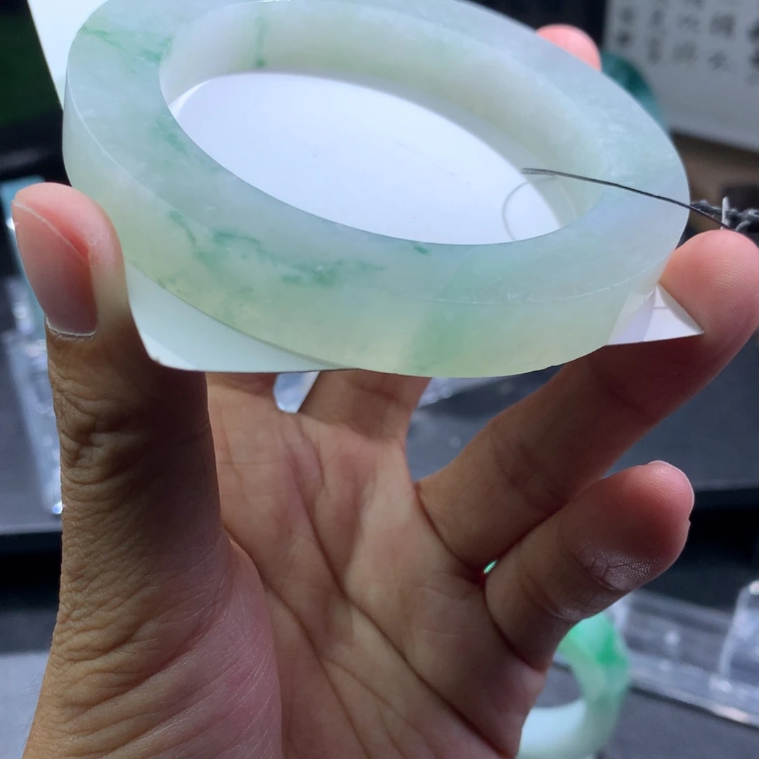 未镶嵌翡翠手镯定制翡翠
