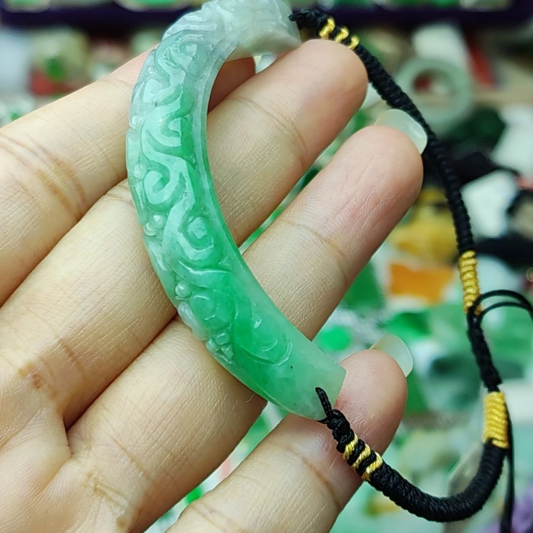 翡翠未镶嵌颈饰13