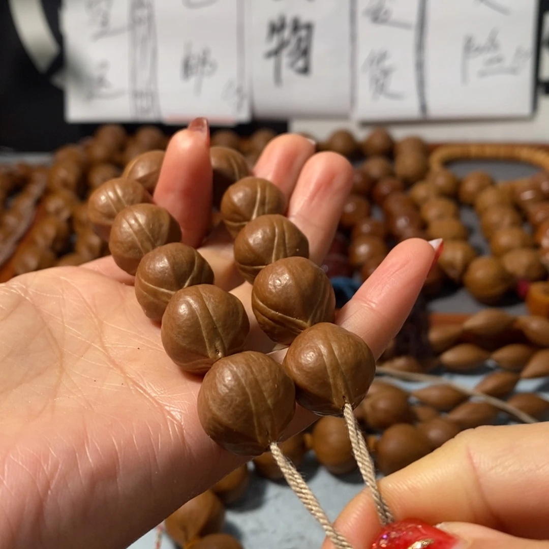 橄榄核手串0261短圆蒜头铁核12颗+鬼脸