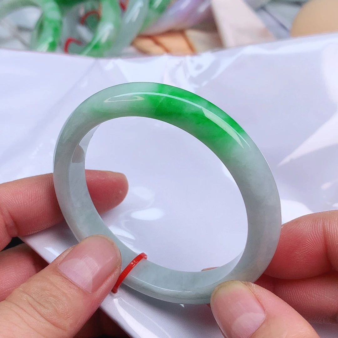 翡翠手镯未镶嵌8178，nnnn