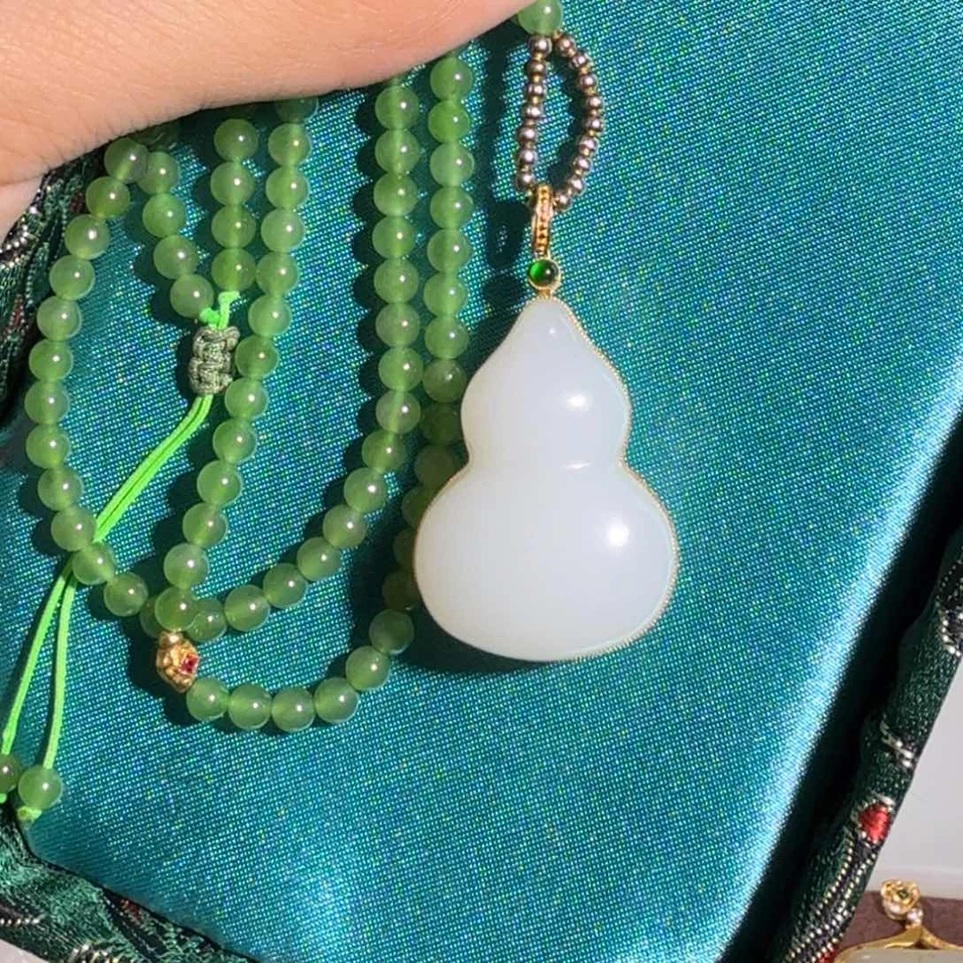 和田玉18K金镶嵌颈饰