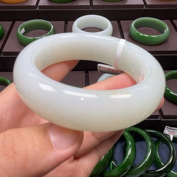 和田玉未镶嵌手镯