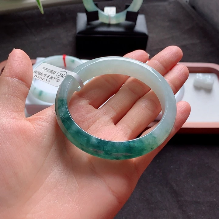 翡翠手镯未镶嵌手镯17