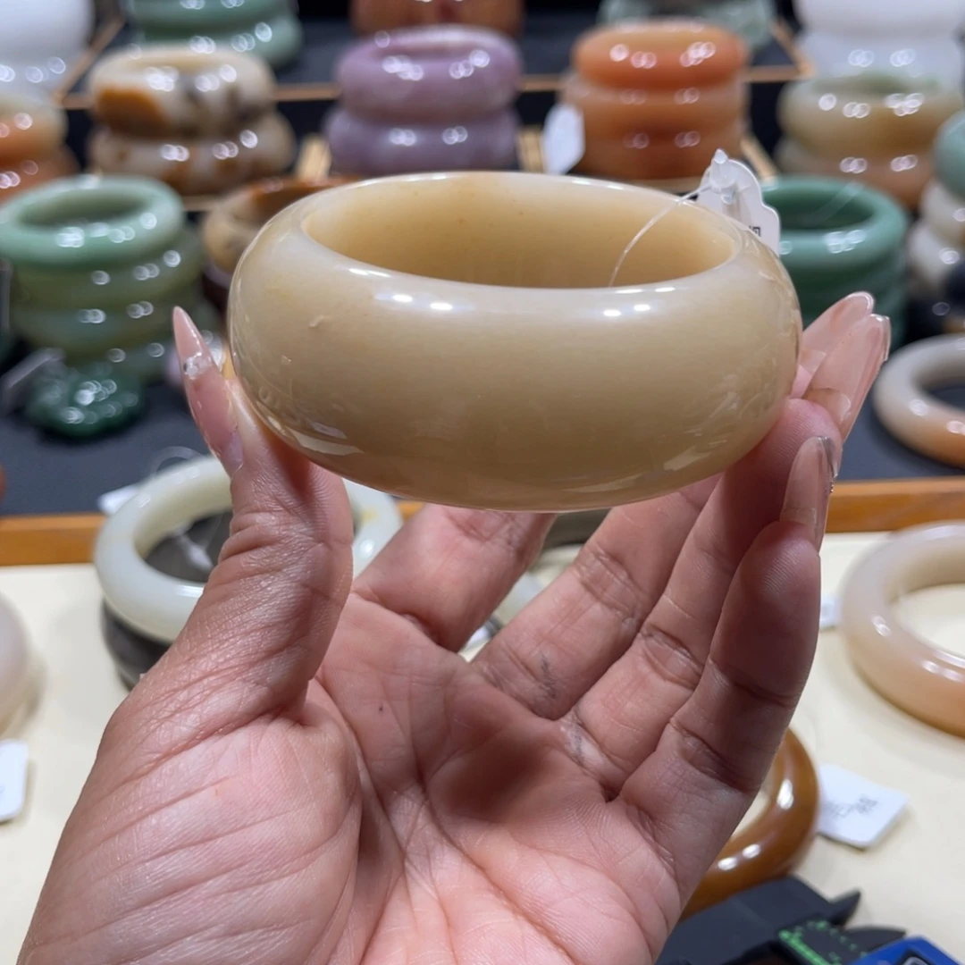 石英岩玉手镯未镶嵌