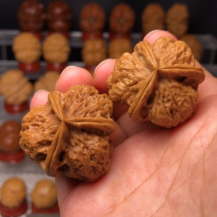 文玩核桃把件38小磐石