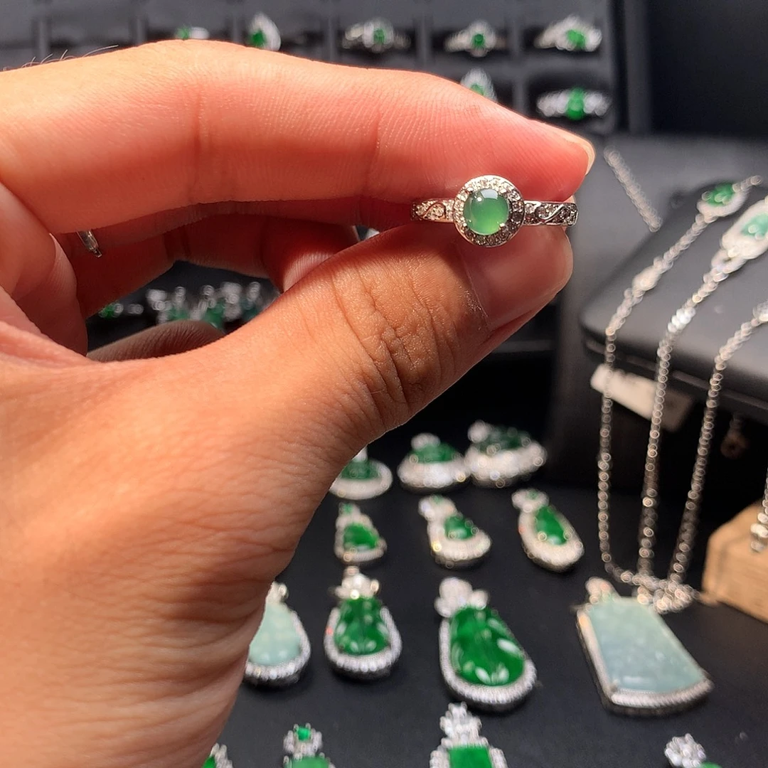 翡翠未镶嵌戒指戒指