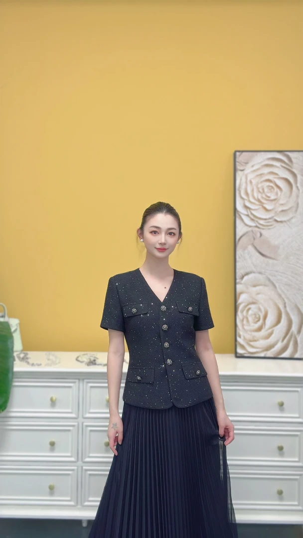 剀剀莉（星河）夏季醋酸莱赛尔桑蚕丝绵羊毛混纺黑色V领小香风外套