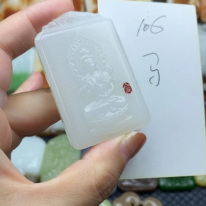 石英质玉合金颈饰