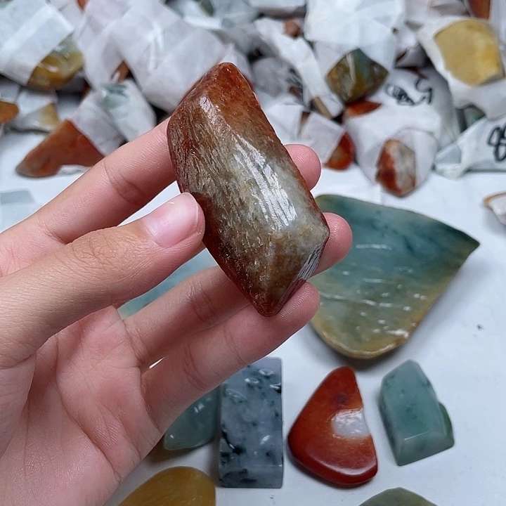 木***心翡翠未镶嵌颈饰翡翠