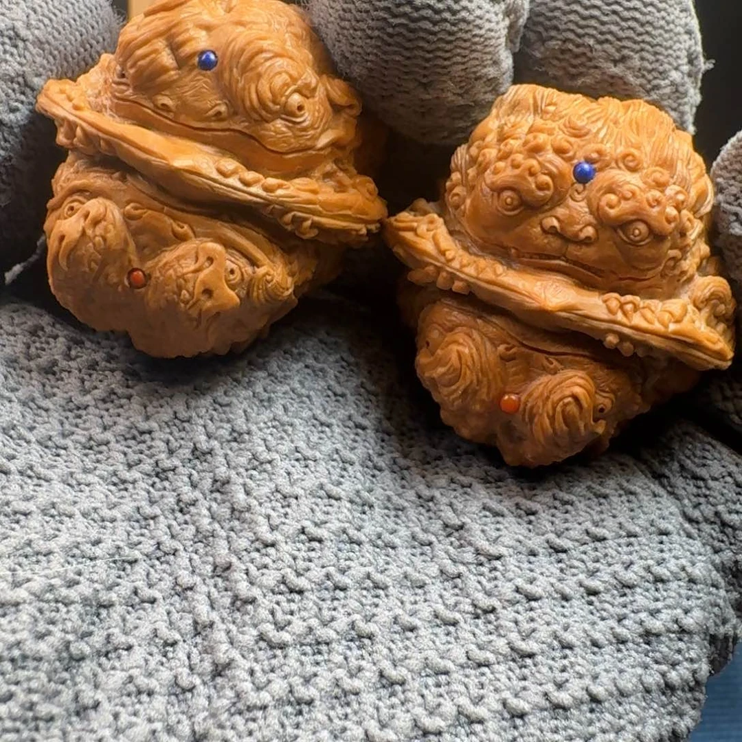 ****核桃把件蛤蟆头雕刻四大金蟾