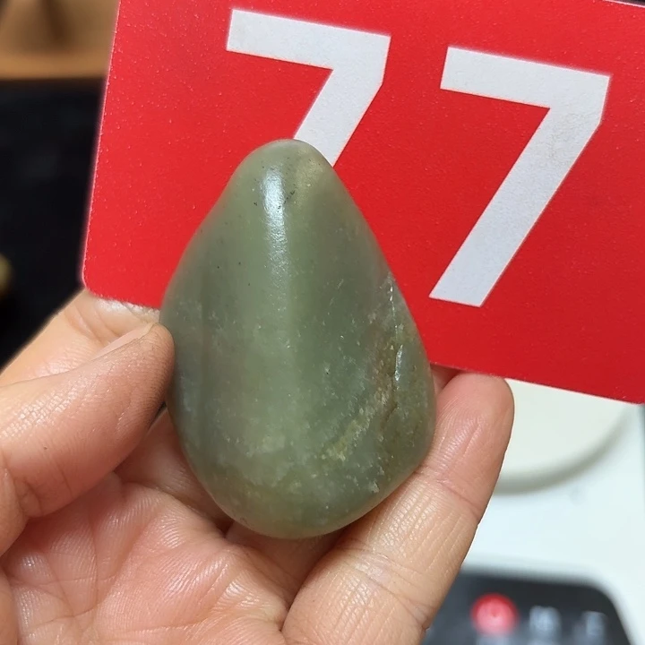 和田玉未镶嵌把件