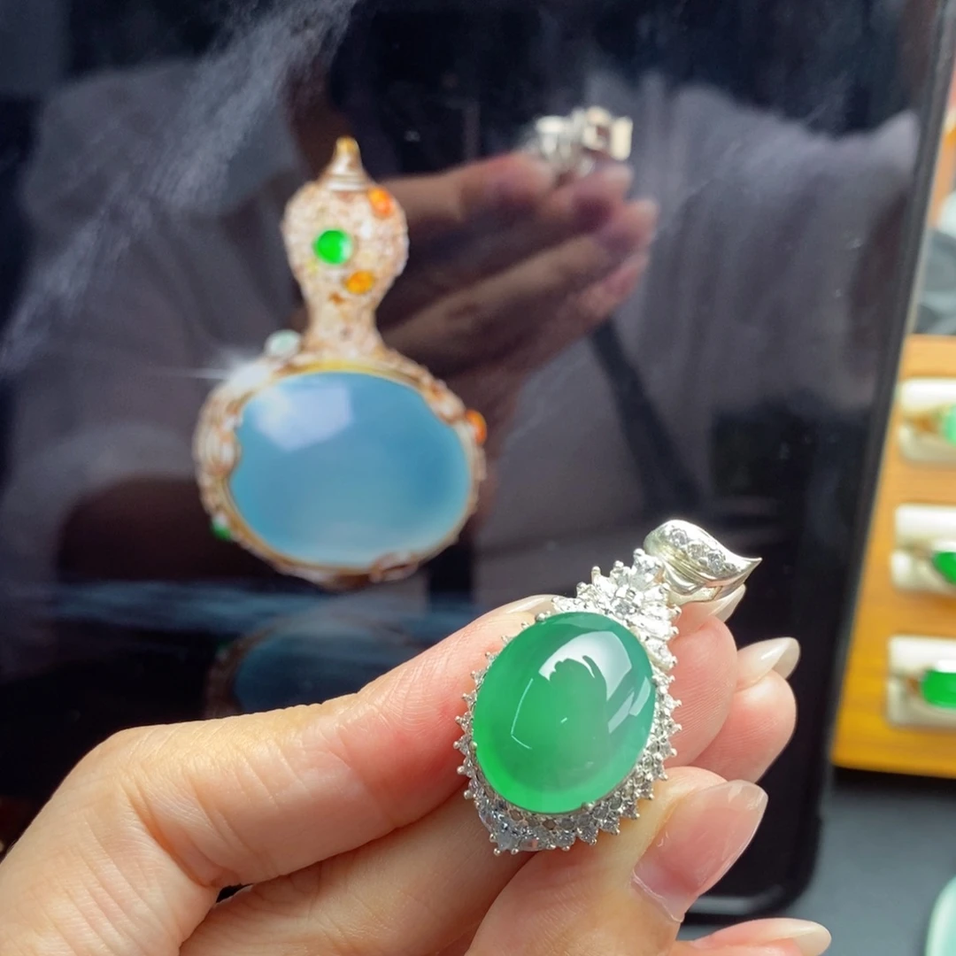 定制翡翠未镶嵌仙气十足 甜晴绿裸石