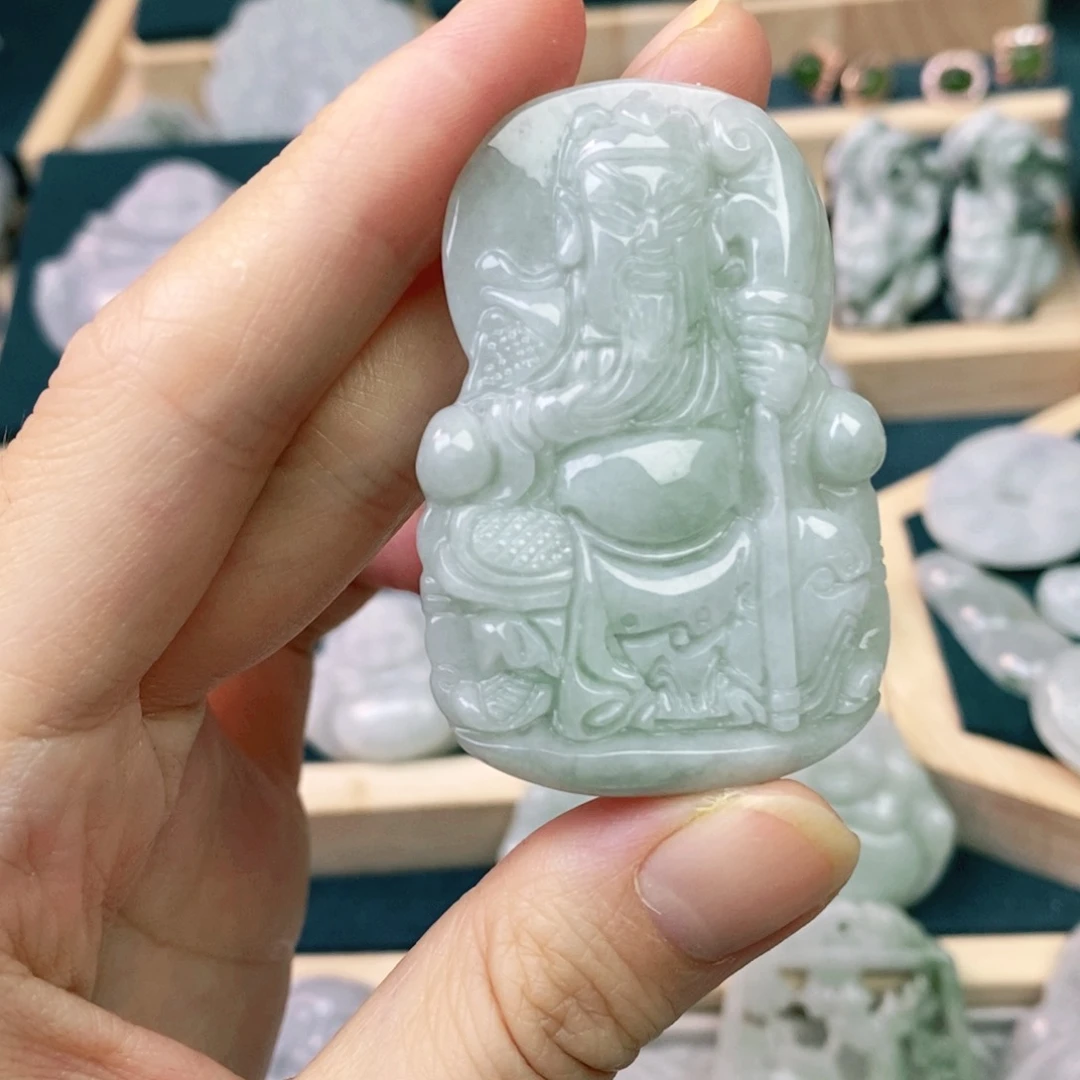 翡翠未镶嵌颈饰关公