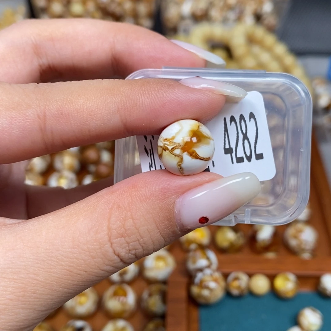 蜜蜡未镶嵌珠宝奇石4282