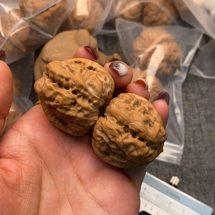 巴***鲁文玩核桃把件天花板