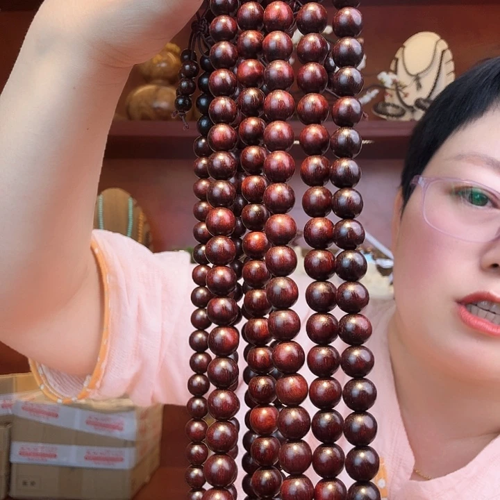 小叶紫檀佛珠0.8。108 卖 100元的